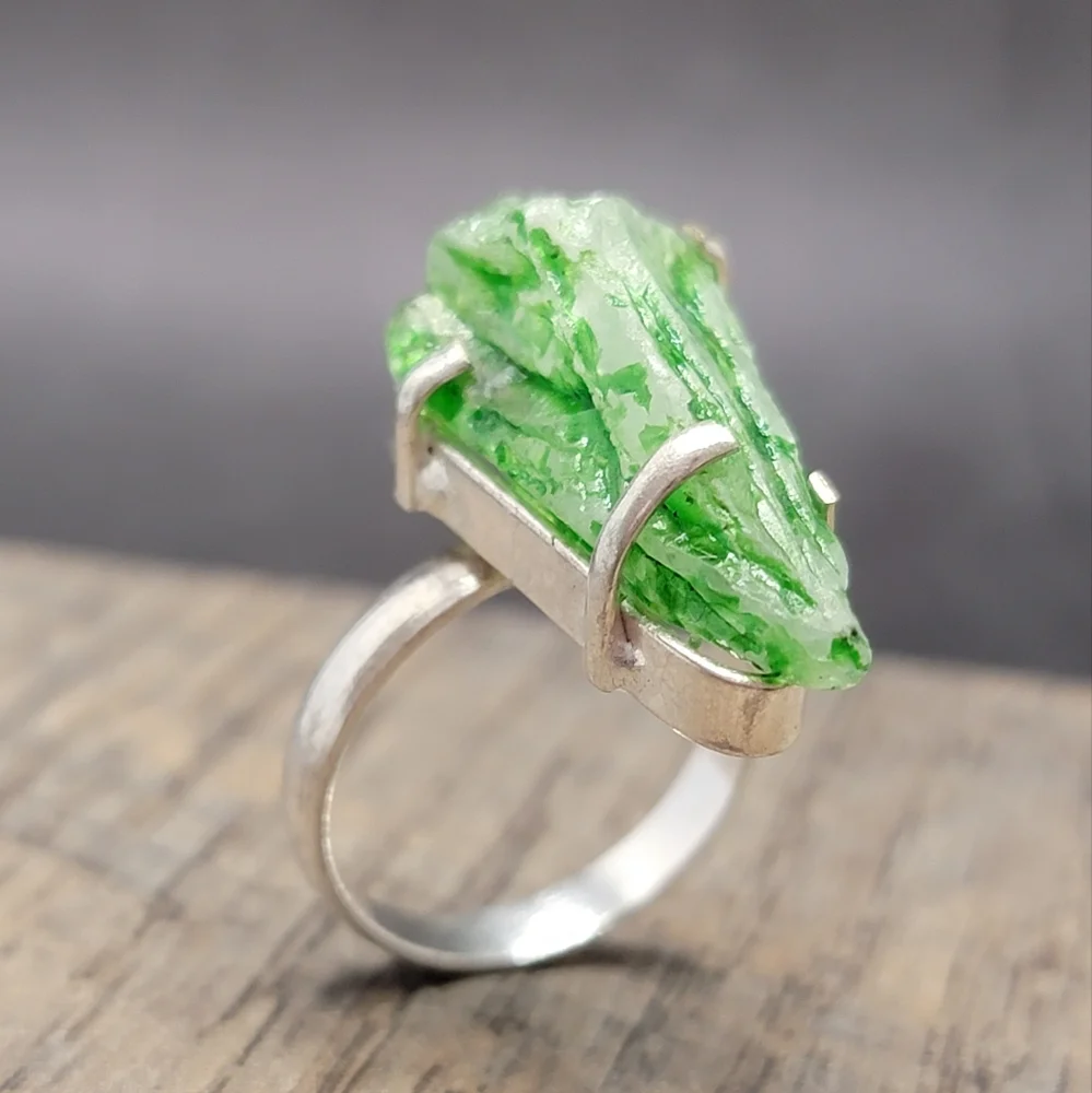 925 Green Dyed Quartz Crystal Ring Stone  Size 7.5
